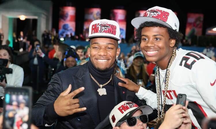 2023 Fantasy Football: Standard Mock Draft from the #7 Slot Bijan Robinson 2023 fantasy football