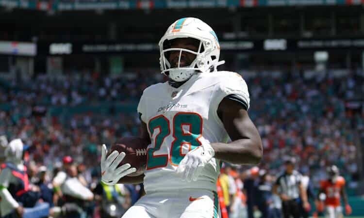 De'Von Achane Week 15 MNF DraftKings DFS Picks
